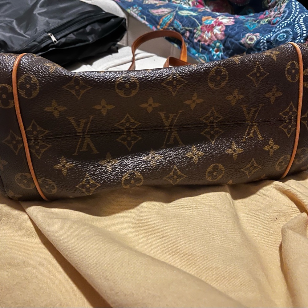 Louis Vuitton Totally MM Monogram Tote - Picture 13 of 16